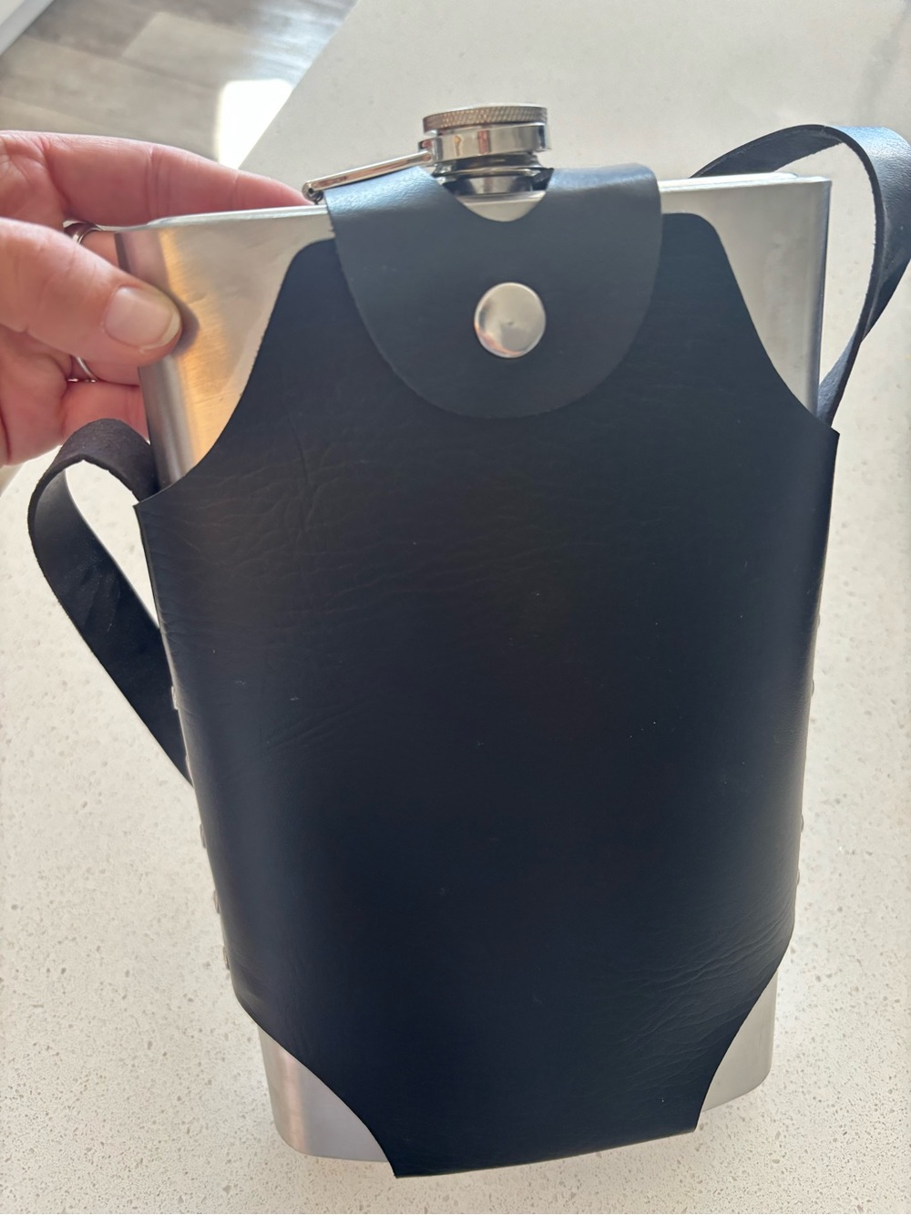 XL contain 1,8 LBlack Leather Flask Carrier Crossbody - Men Bags